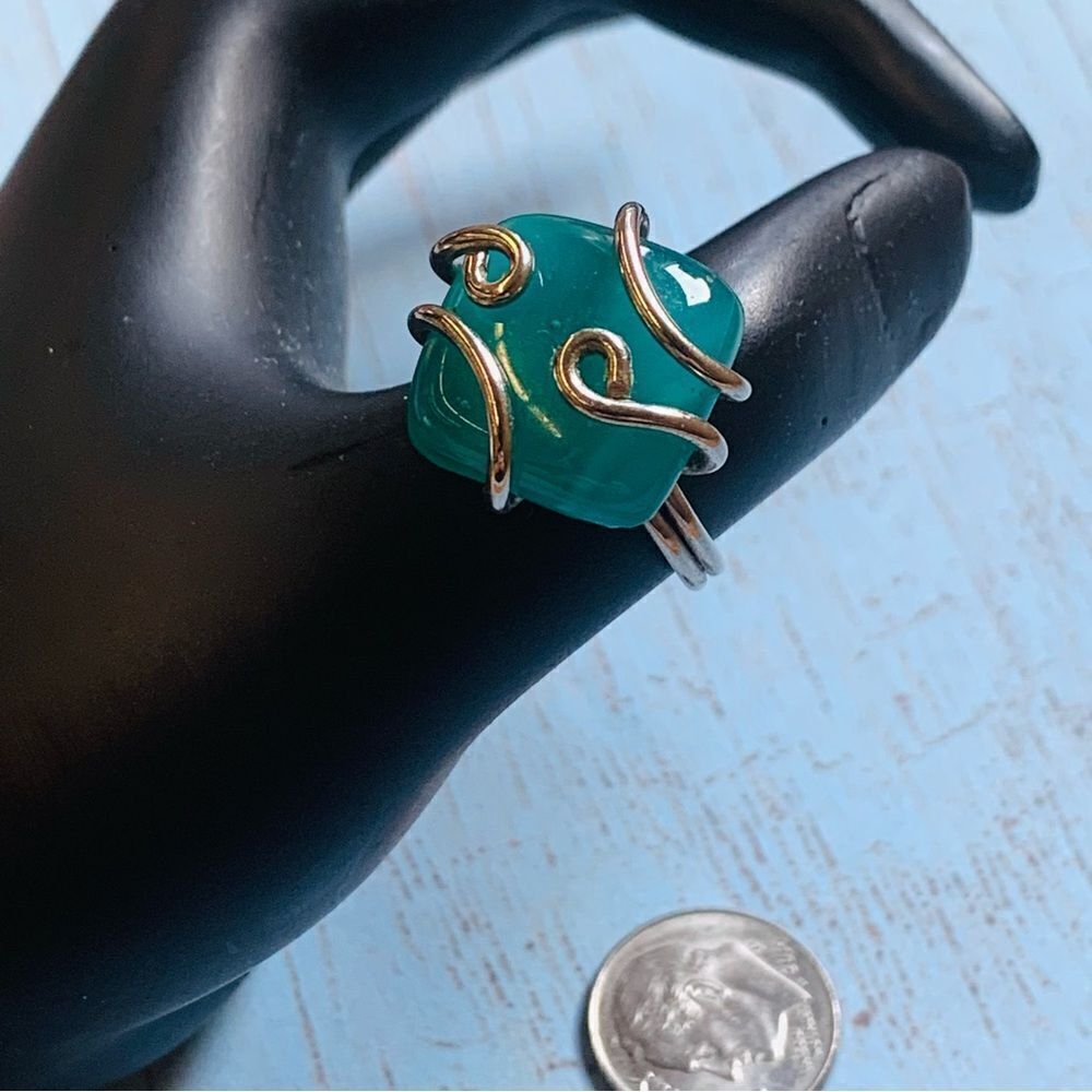 Silvertone Wire Wrapped Aqua Glass Ring‎ Size 7